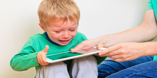 Çocukları ele geçiren zeka geriletici salgın: Telefon bağımlılığı!