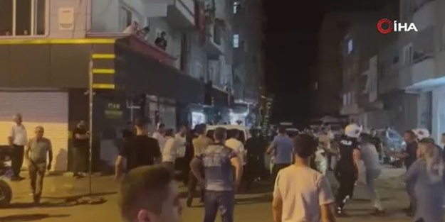 Çocukların kavgasına büyükler karıştı! Ortalık savaş alanına döndü