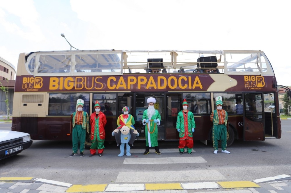 Çocukları parklarda Nasreddin Hoca, Hacivat ve Karagöz karşıladı 