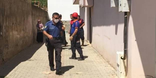 Çocukların attığı torpil paniğe neden oldu! Vatandaşlar binayı boşalttı