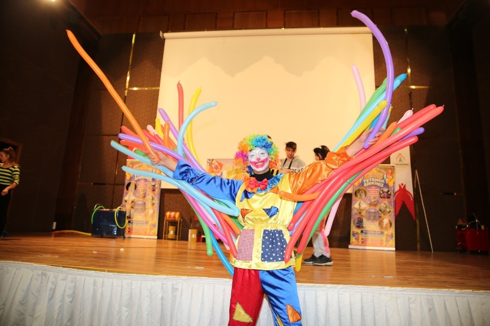 Çocukların karne hediyesi cambaz gösterisi oldu 