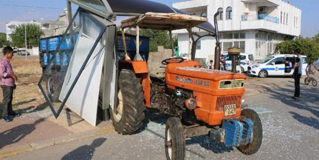 Çocukların oynadığı traktör durağa girdi! 1 yaralı