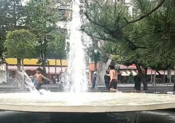 Çocukların tehlikeli oyunu yürekleri ağızlara getirdi