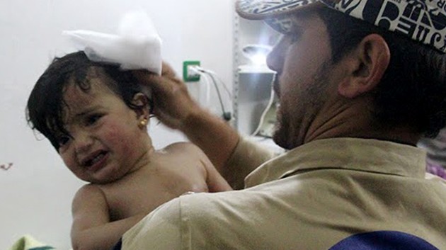 Çocukların üzerine ‘klorin gazı’ yağdırdı