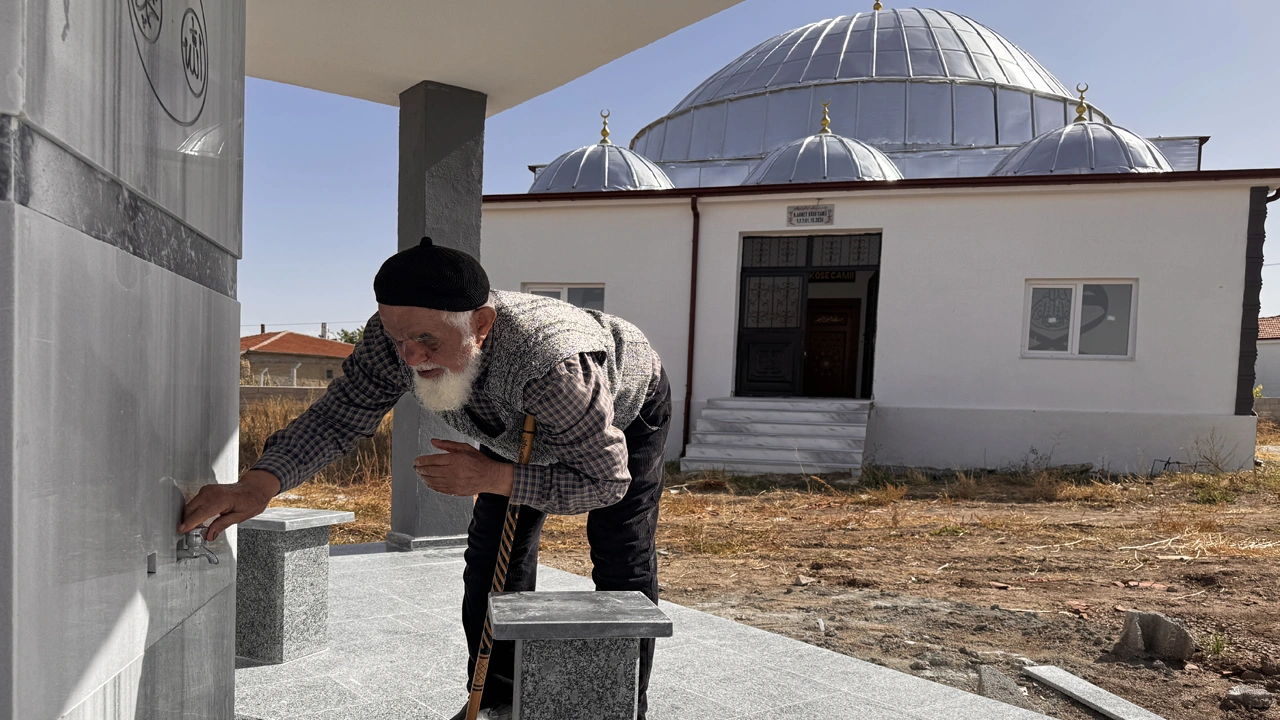 Çocuklarına kızdı bırakacağı mirası satıp cami yaptırdı
