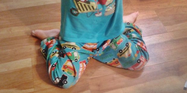 Çocuğunuz böyle oturuyorsa, dikkat!