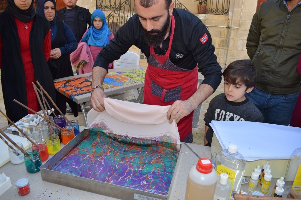 Çocuklarla ’’Ebru Sanatı’’ çalışması 