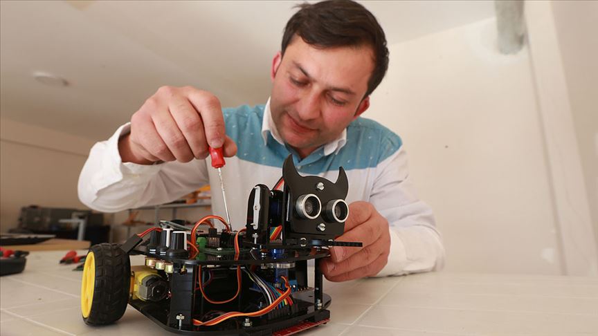 Çocukluk hayalini kurduğu atölyede gerçekleştiriyor