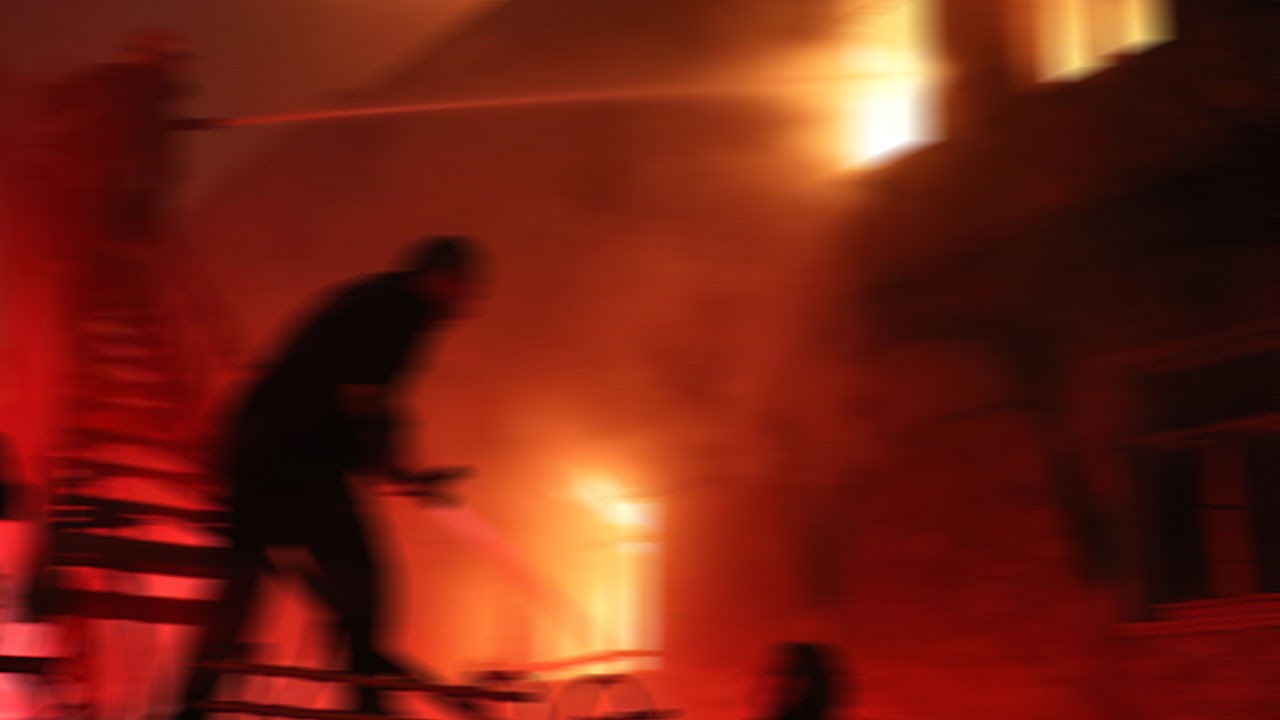 Çok büyük facia çok! 4 katlı binada yangın çıktı! 26 ölü var