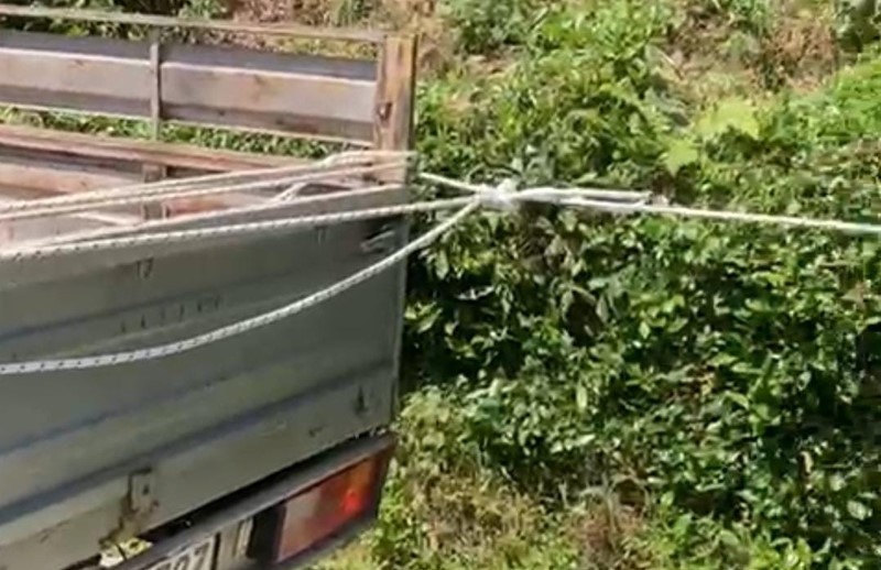 Çok işinize yarayacak! İlgi çeken çay taşıma yöntemi