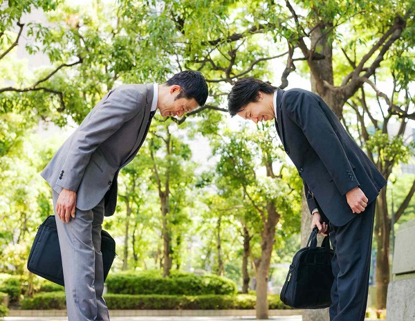 Çok şaşıracaksınız! Japonlar neden eğilerek selamlaşır?