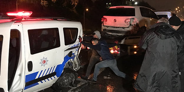 Çok sayıda ekip sevk edildi! İstanbul'da 3'ü polis aracı toplam 7 aracın karıştığı zincirleme kaza