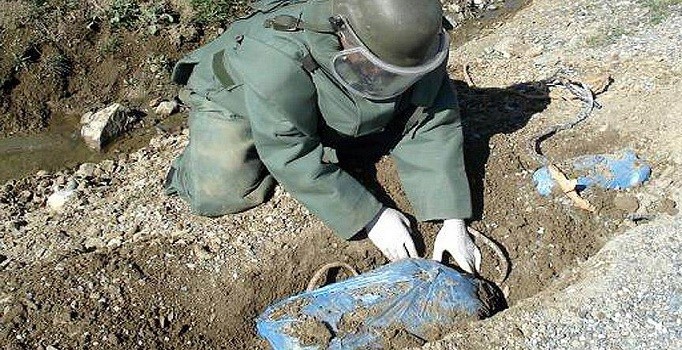 Çok sayıda el yapımı patlayıcı imha edildi