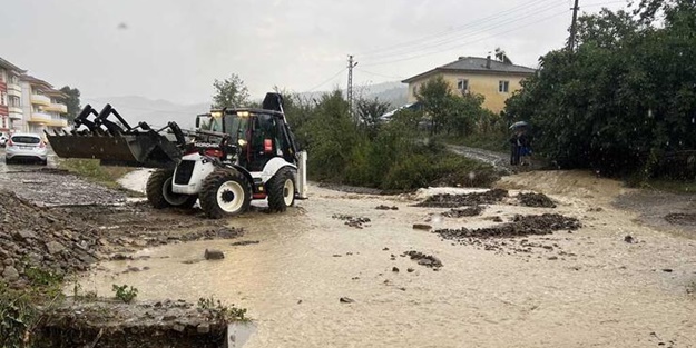 Çok sayıda ev ve iş yerini su bastı! Bartın'da sel