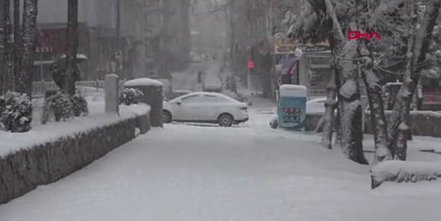 Çok sayıda köy yolunun ulaşıma kapandığı kentte polis ekiplerinden uyarı