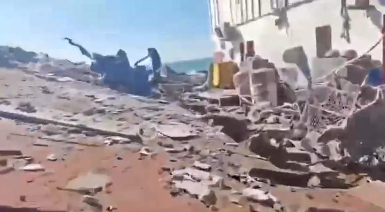 Çok sayıda ölü var! Azak’ta vurulan geminin görüntüleri çıktı