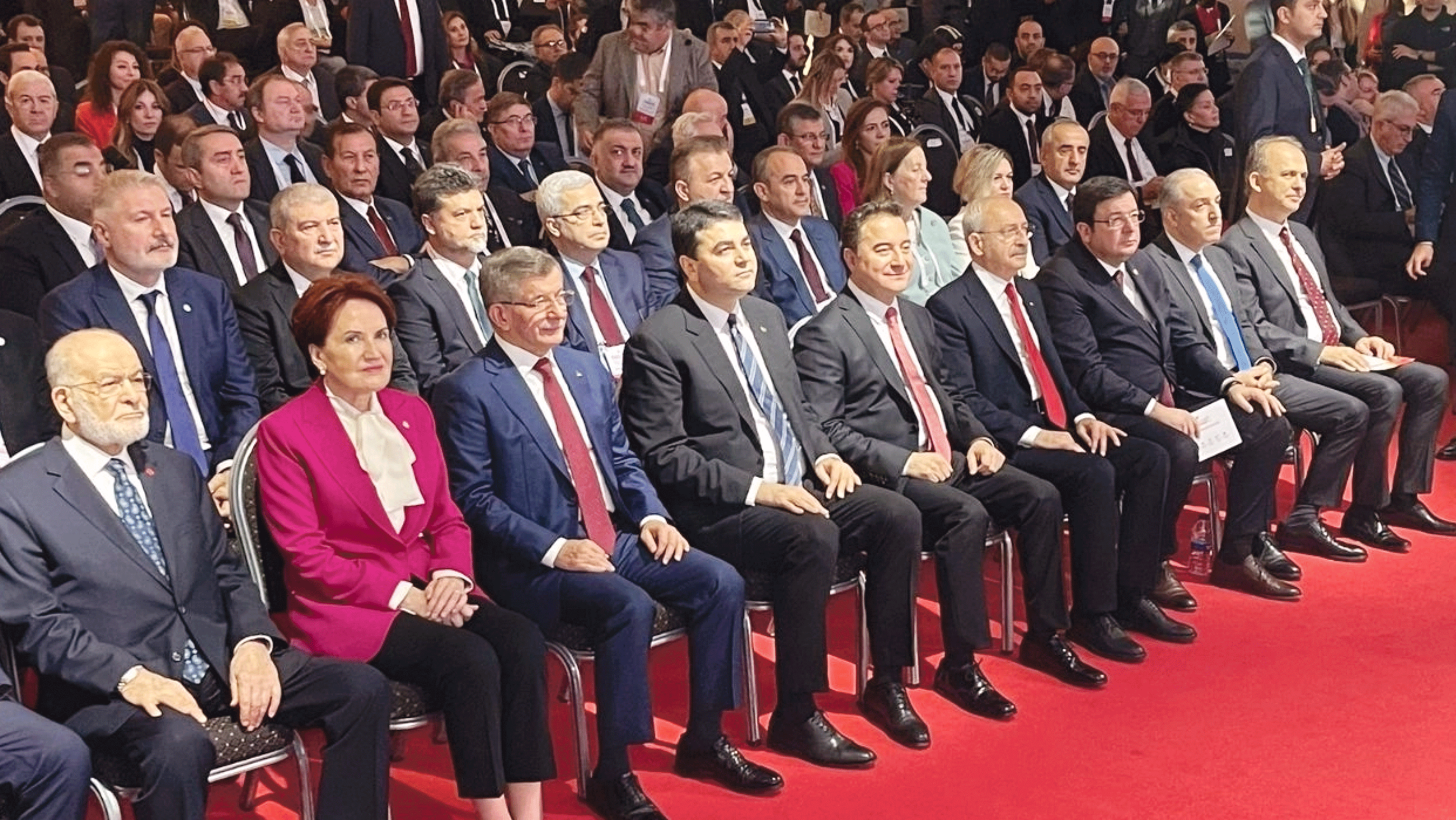 Hezimet sonrası 7'li masada istifalar, tehditler, dolandırıcılık davaları ve entrikalar havada uçuşuyor! Çok şükür ki memleket bunların eline düşmedi