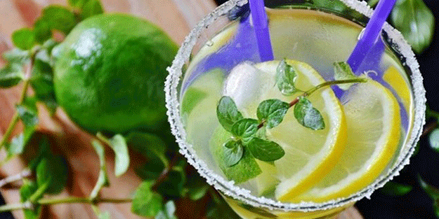 Çok tüketiliyor ama... Kritik uyarı! İşte limonlu su içmenin zararları...