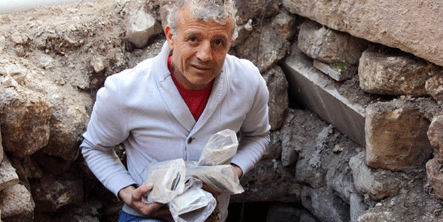 Çöken binadan 3 ton para çıktı!