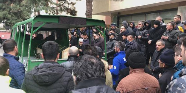 Çöken binanın altında can veren camcı için iş yerinin önünde helallik alındı