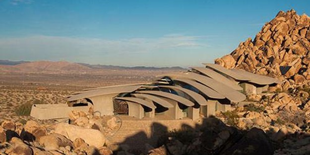 Çöl ortasında ilginç mimari - FOTO