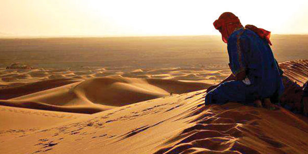 Çöl veya bir sahilde bulunan kumunun altında ne var? Hiç durmadan kazarsanız neye ulaşırsınız?