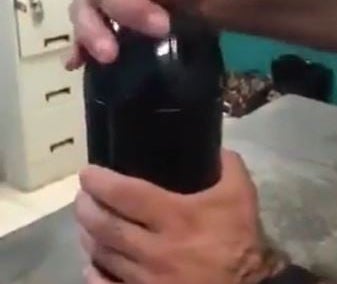 Cola Cola şişesinin içinden bakın ne çıktı! Öyle böcek möcek değil! Gözleriniz resmen yerinden fırlayacak