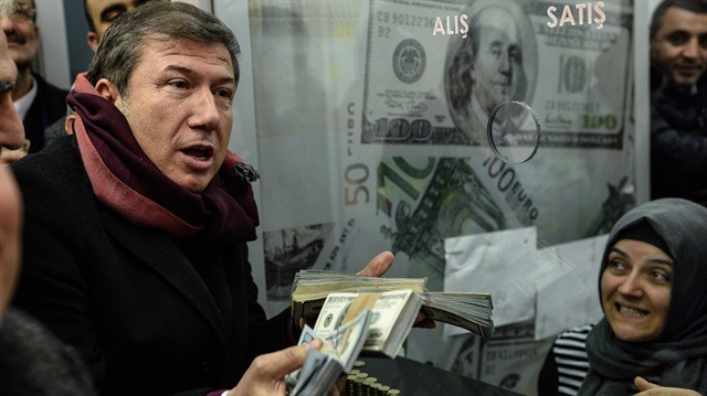 Çolak 80 bin dolarını bozdurdu