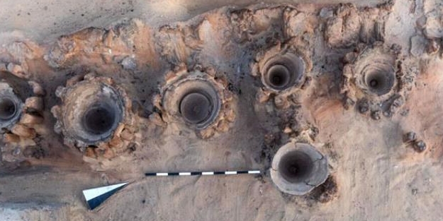 Çöldeki mezarlığın altından 5 bin yıllık fabrika çıktı