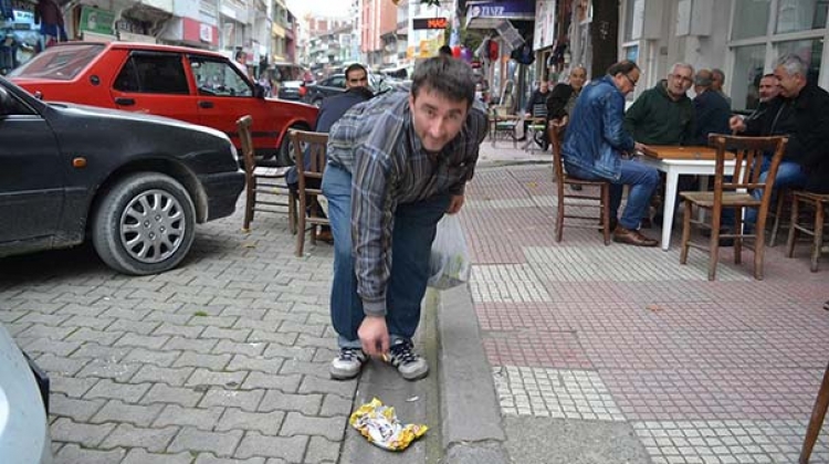 'Çöp adam' evlenecek kız bulamıyor!