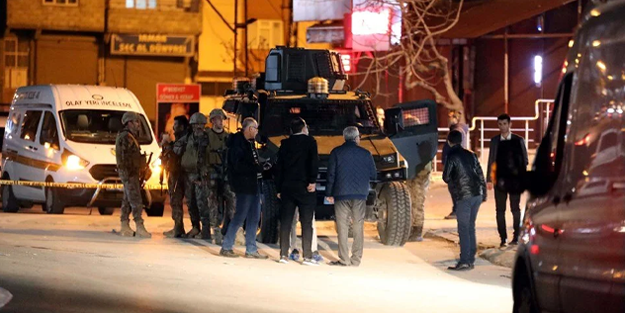 'Çöp atma' kavgasında biri polis iki kişi hayatını kaybetti!