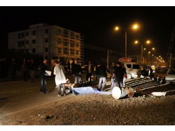 Çöp bidonuna çarpan motosikletli hayatını kaybetti