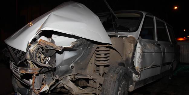 Çöp kamyonu 3 araca çarptı