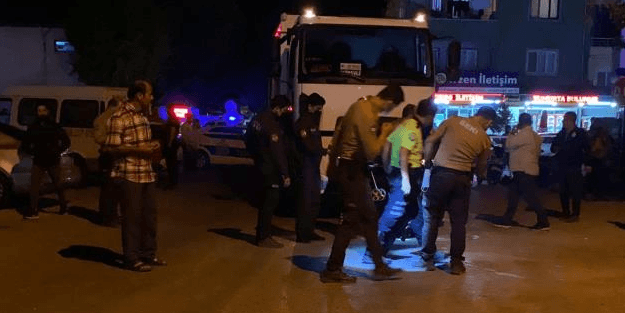Çöp kamyonuna çarpan sürücü kurtarılamadı