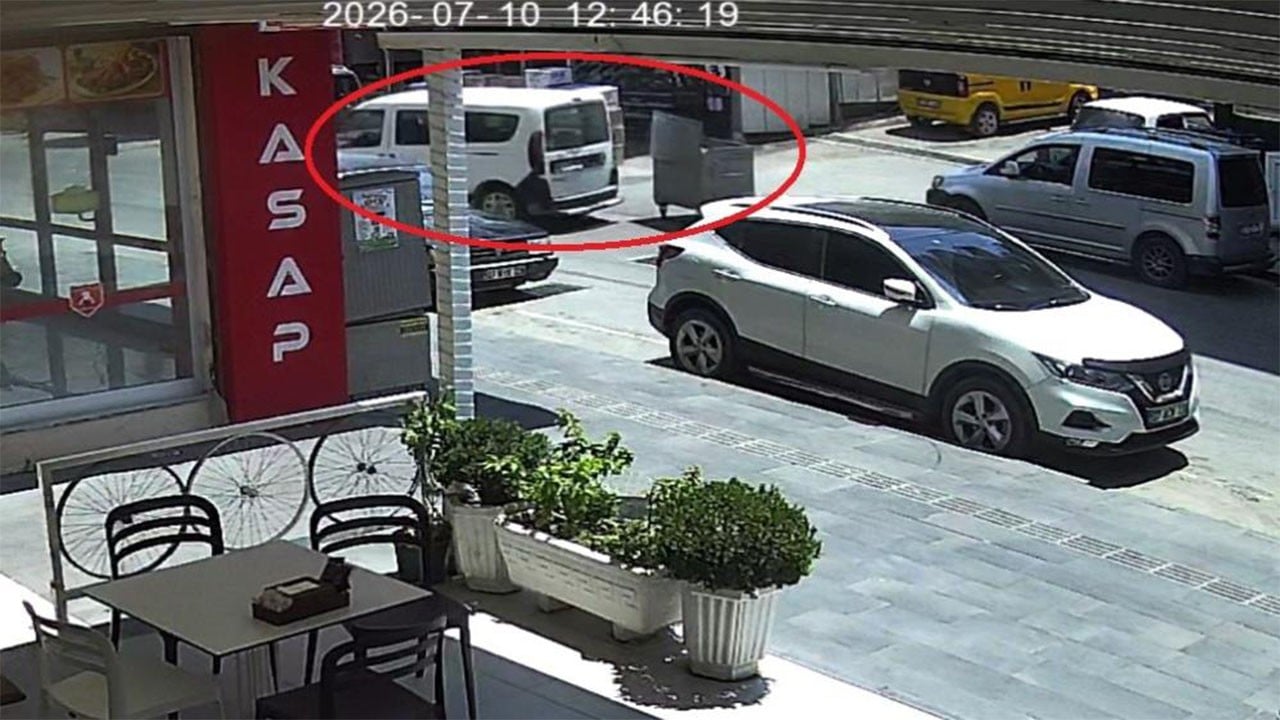 Çöp konteyneri trafiğe dalıp ortalığı birbirine kattı