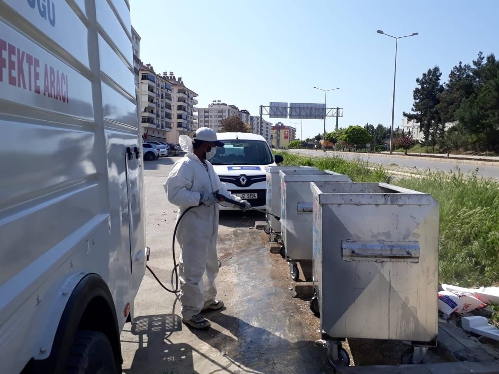 Çöp konteynerleri dezenfekte edildi 