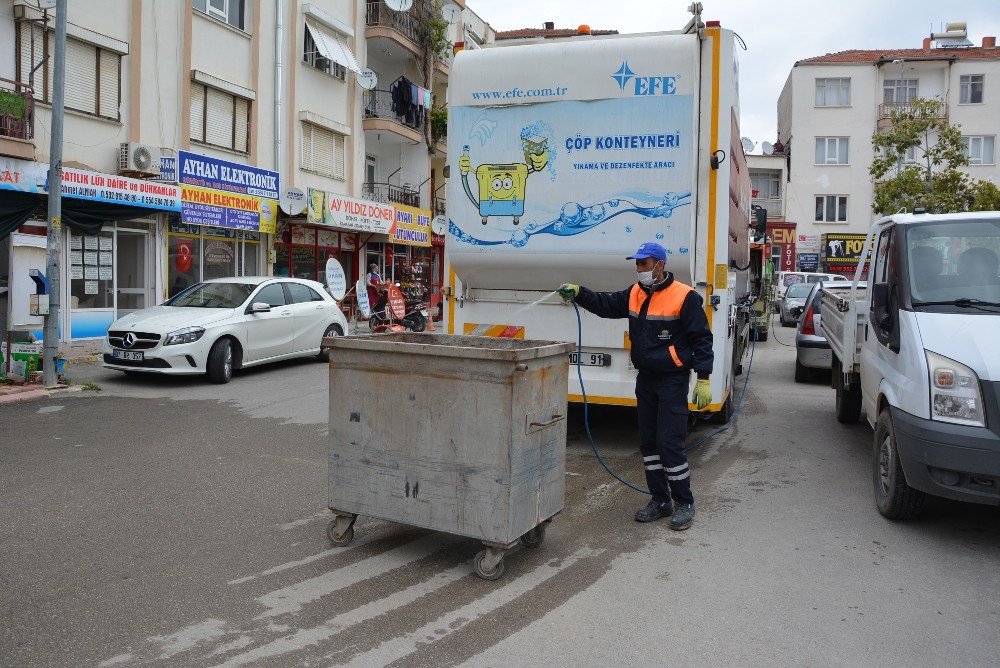 Çöp konteynerleri dezenfekte edildi 