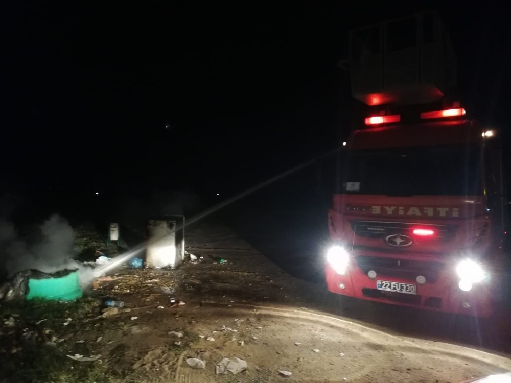 Çöp konteynerlerini ateşe verdiler, köy muhtarı isyan etti 