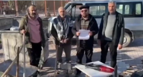 Çöp kutusuyla övünüp 455 bin konutluk hizmete laf atmıştı! Depremzedelerden Özel'e videolu cevap