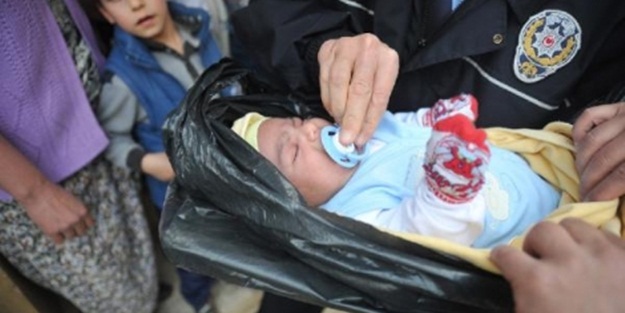 Çöp poşedinden 3 aylık bebek çıktı