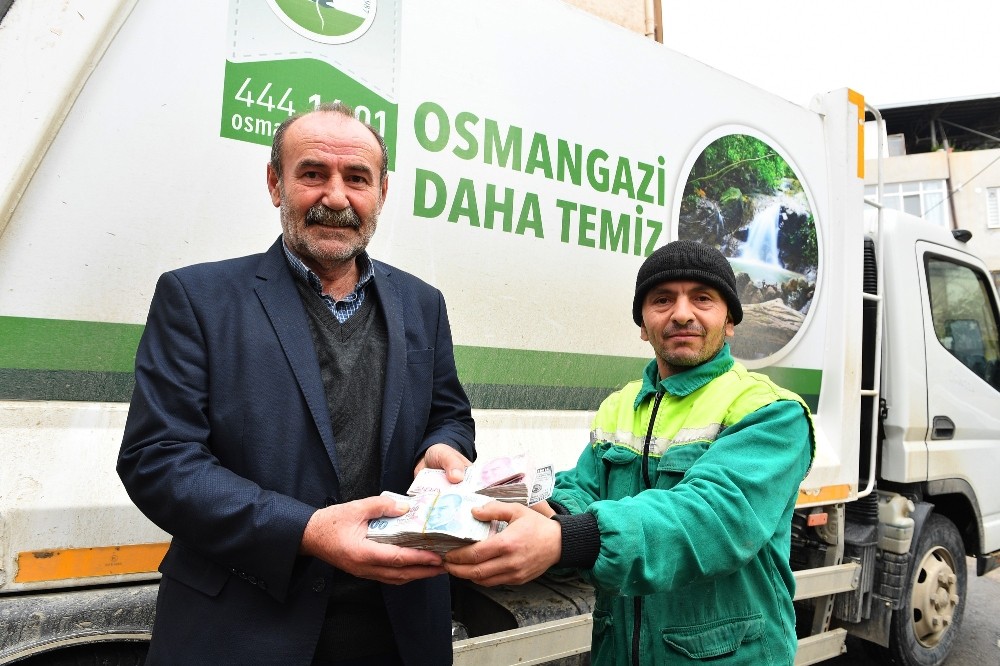 Çöp toplarken bulduğu 125 bin TL’yi sahibine teslim etti 
