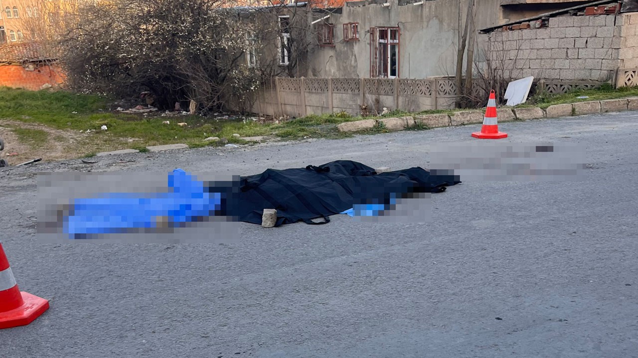 Çöp toplarken kamyonun altında kaldı!