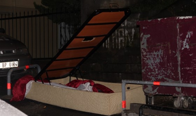 Çöpe atılan bazanın içinden ceset çıktı