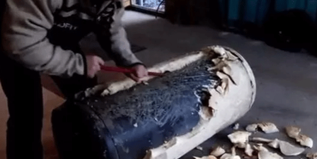 Çöpe atmak yerine yaptıkları şaşırttı! Eski otomobili bakın neye çevirdi