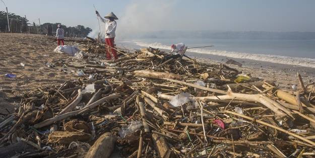 Çöpler, Bali sahillerine vurdu