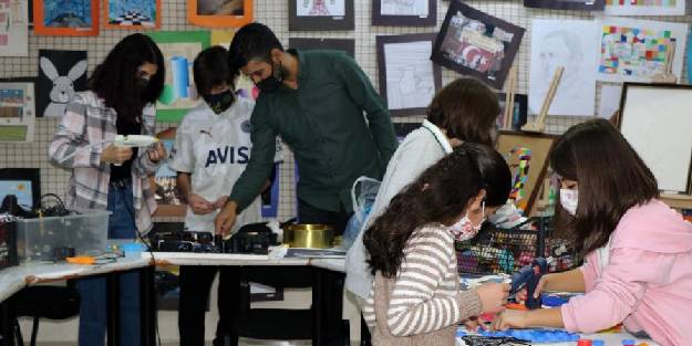 Çöpler öğrencilerin elinde sanata dönüşüyor