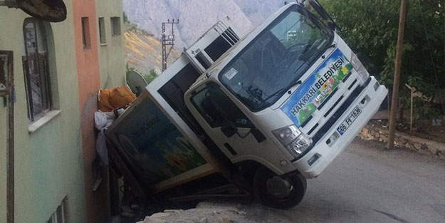 Çöpleri almaya giden belediye işçileri ölümden döndü