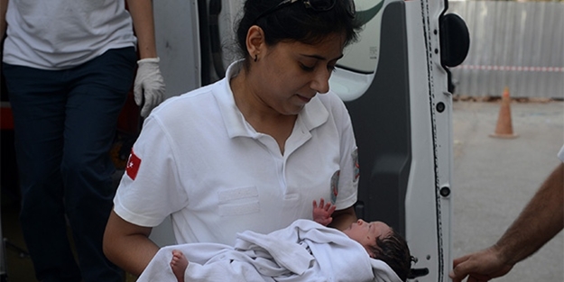 Çöp konteynerında 1 günlük bebek bulundu