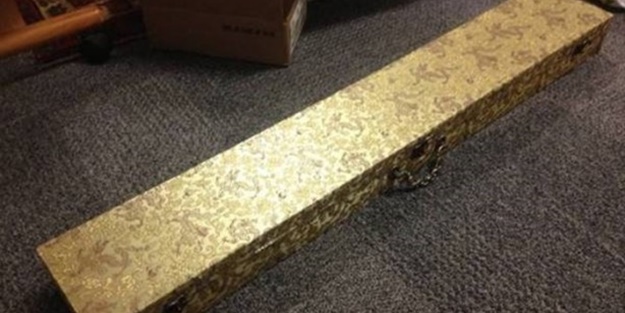 Çöpte bulduğu kutudan bakın ne çıktı!