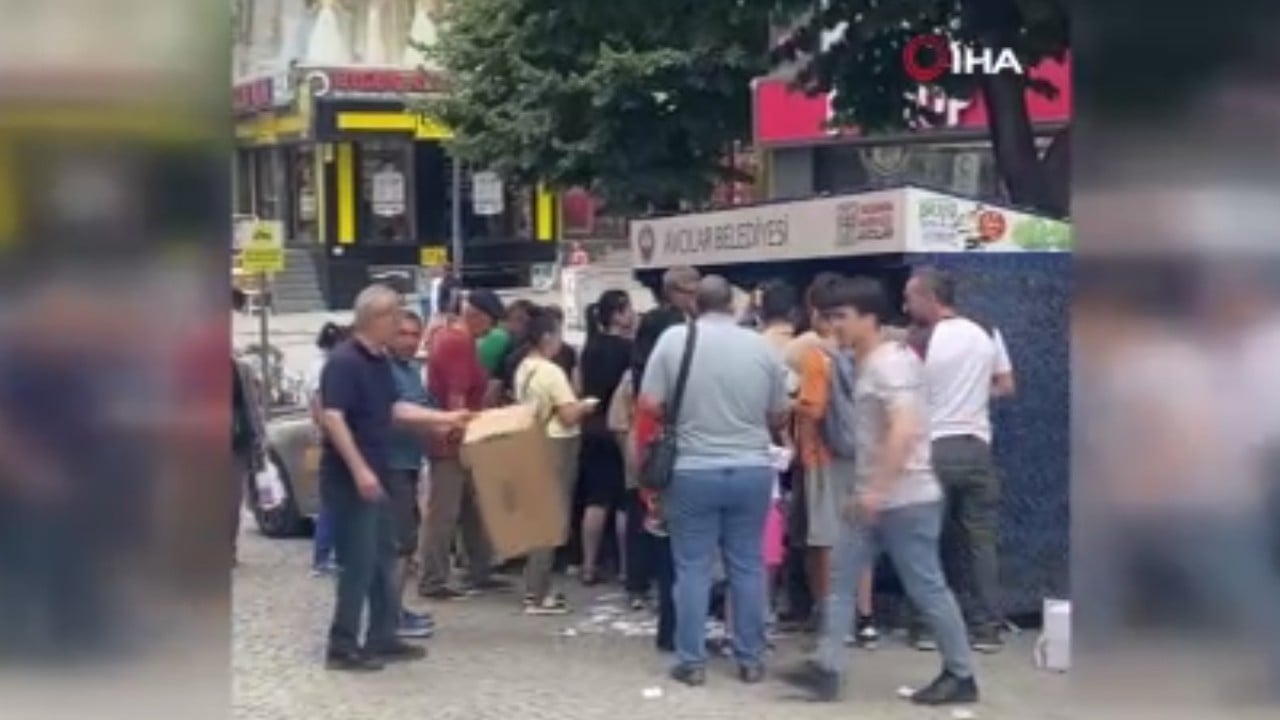 “Çöpte yiyecek” değil cep telefonu kılıfı kavgası!